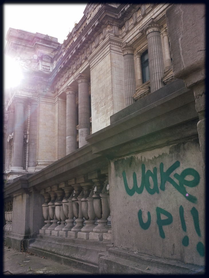 Brussels - Wake up!! graffiti